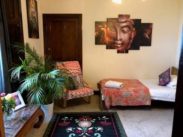A guest bedroom